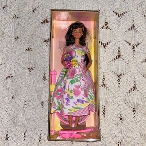 Spring Petals Barbie Doll Brunette Avon Special Edition Collectible 1996 Boxed